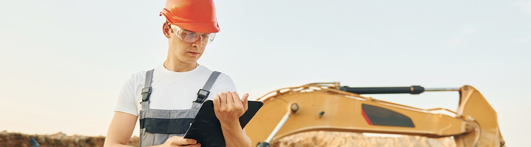 Safety-glasses-with-magnification