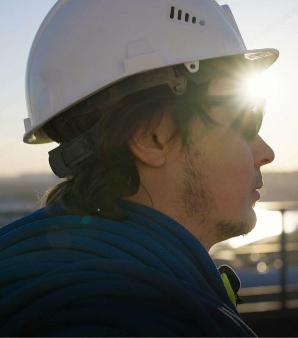 transitsionsWithWhiteHardhat